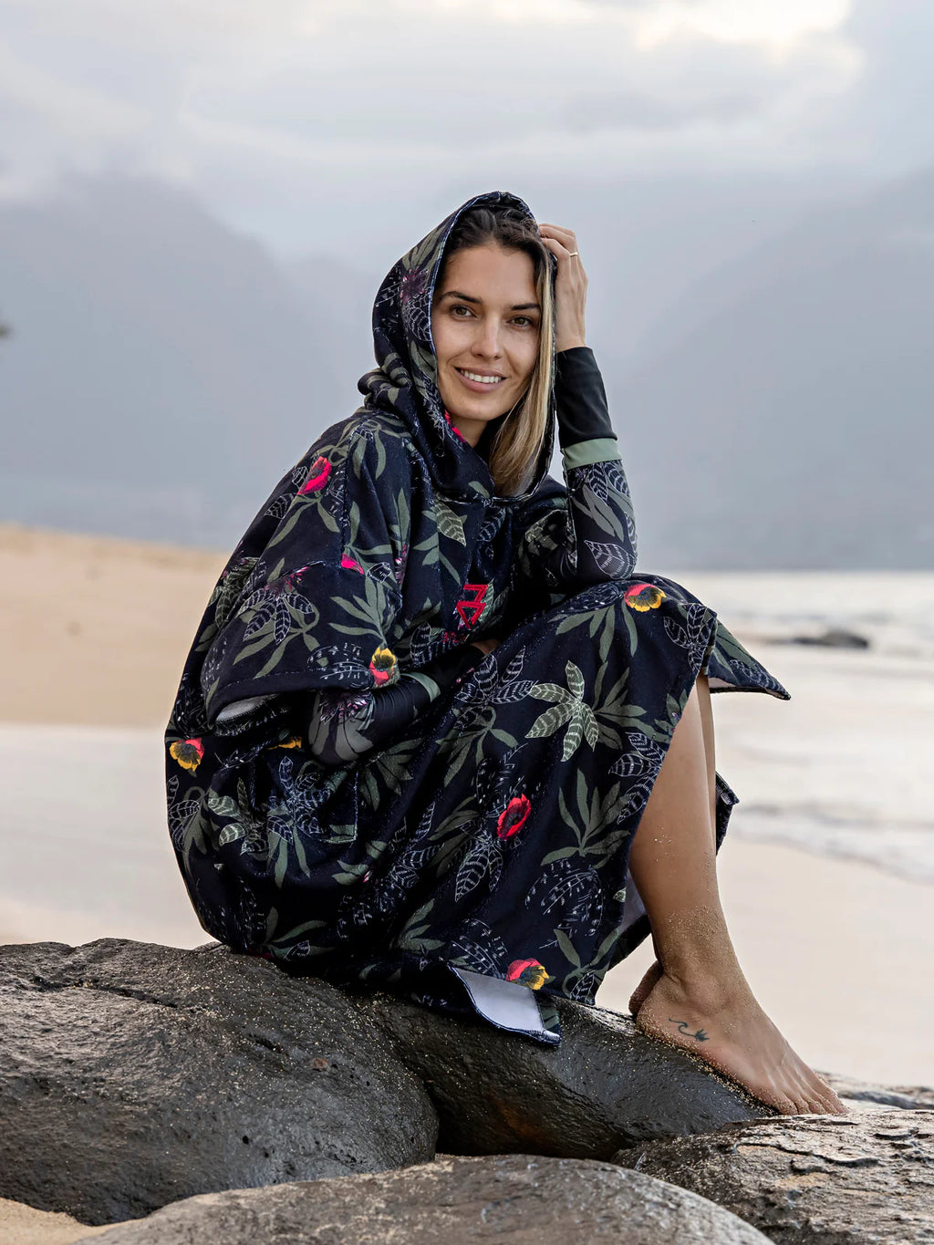 Poncha Ladies Poncho | Black Edition